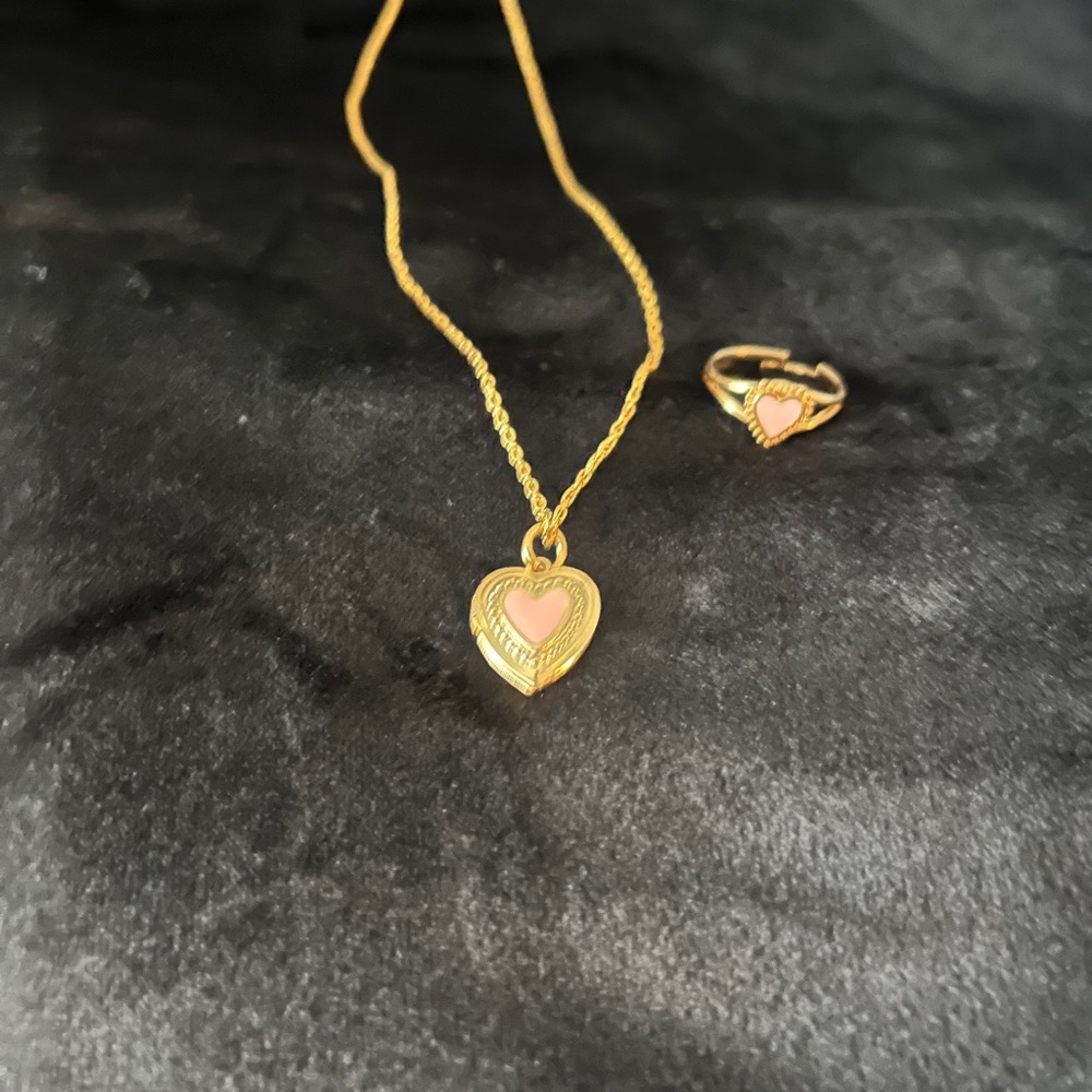 Avon Vintage Secret Heart Gold Heart Pendant Necklace and Ring Set